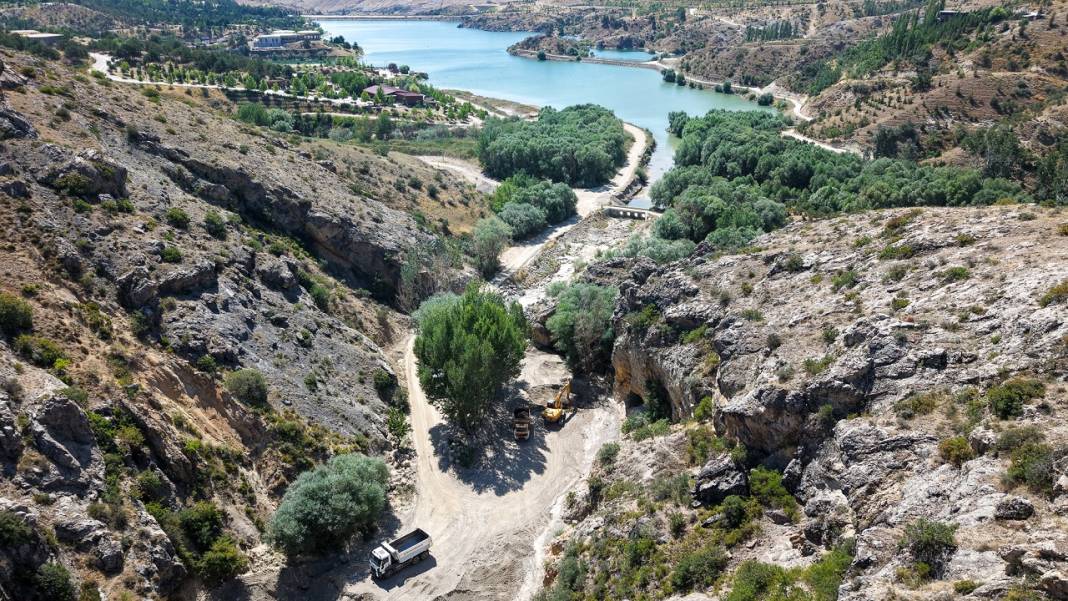 Sille Barajı'nın kumu, toprağı merkezdeki parklara kazandırılıyor 1
